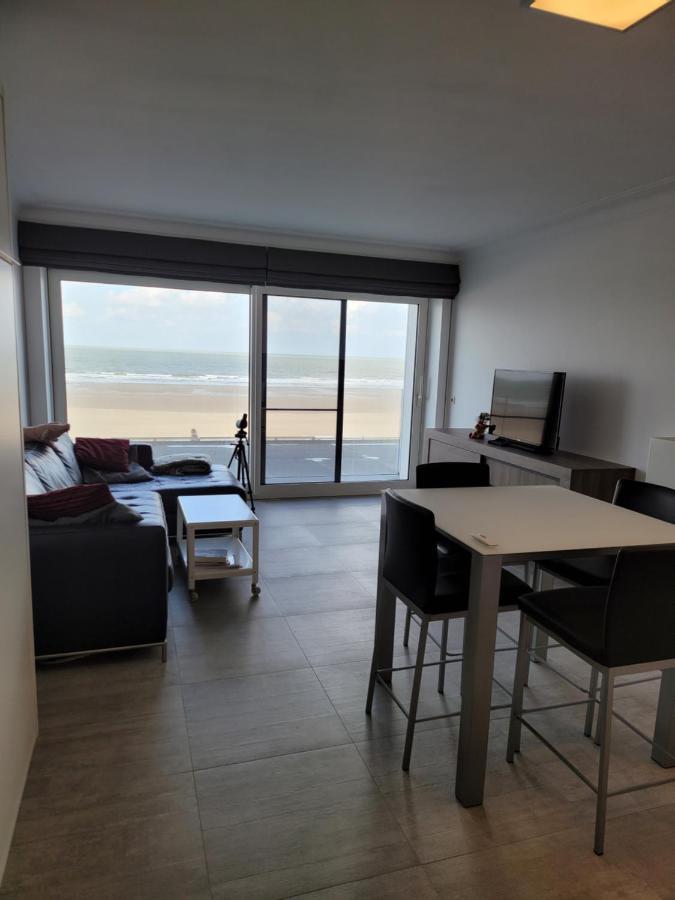 Studio 105 Op Zeedijk Met Frontaal Zeezicht 1Ste Verdiep Middelkerke Extérieur photo
